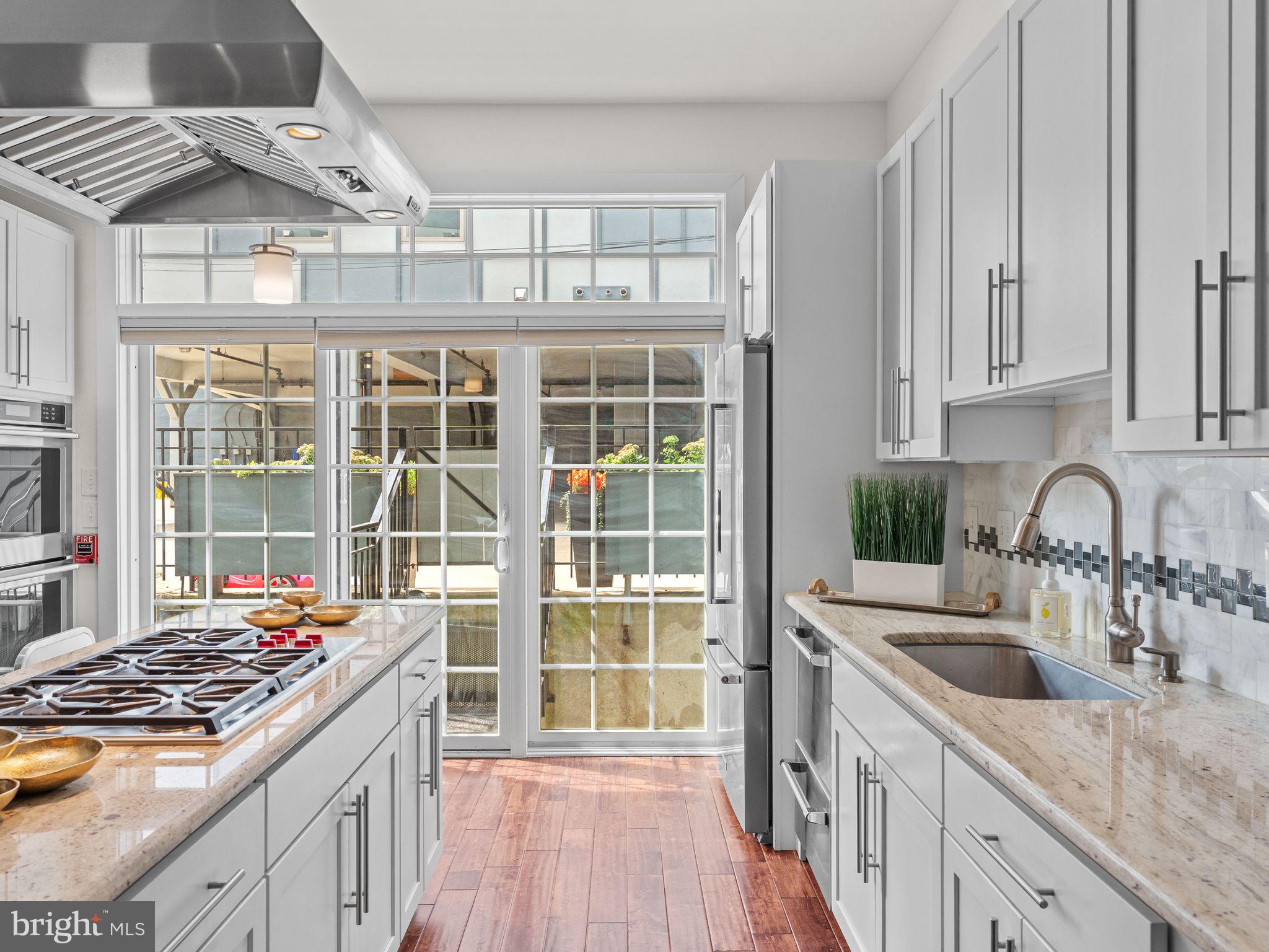 512 South Front Street, Unit 2 Philadelphia, PA 19147 - Photo 12 of 52