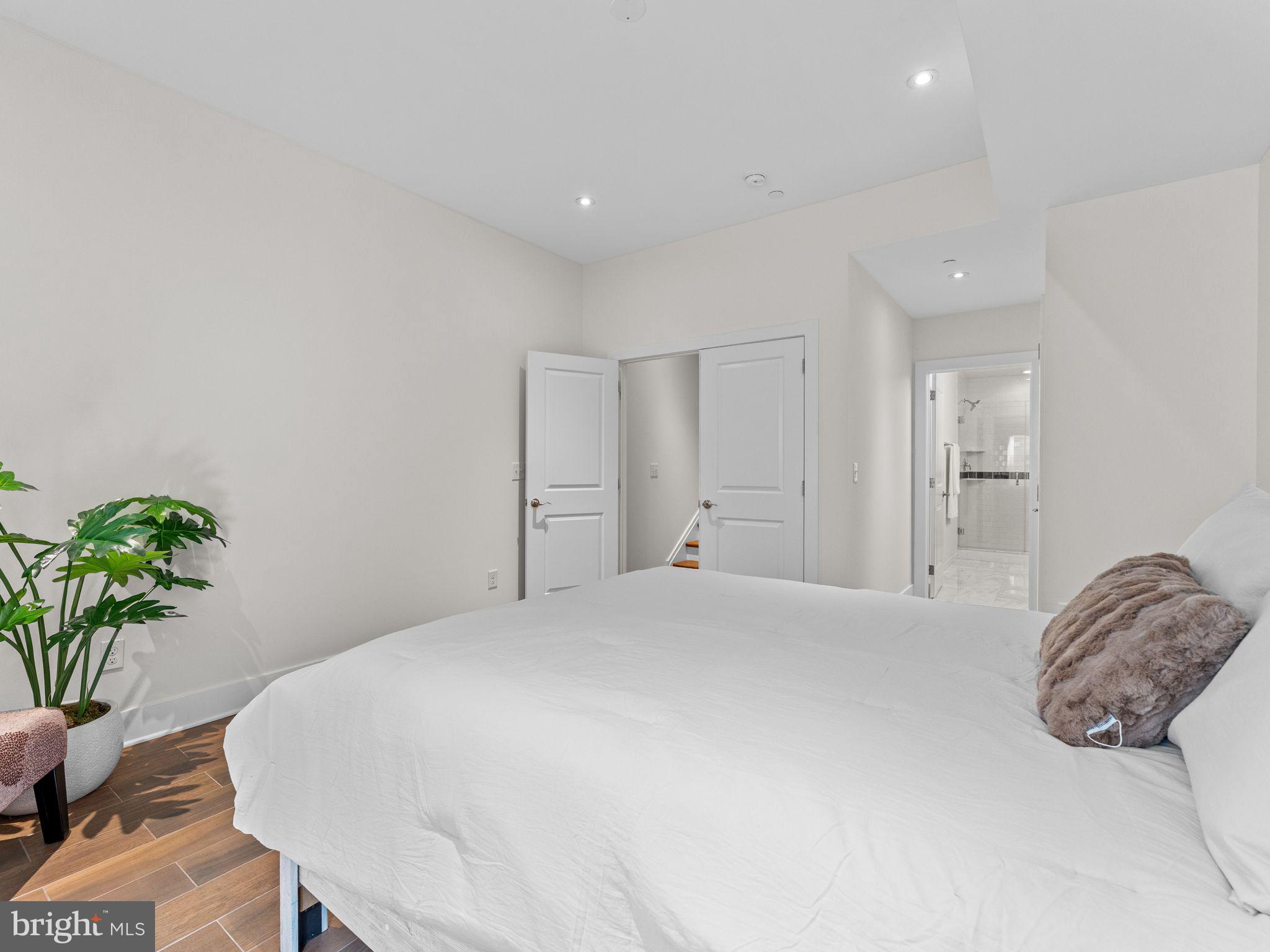 512 South Front Street, Unit 2 Philadelphia, PA 19147 - Photo 32 of 52