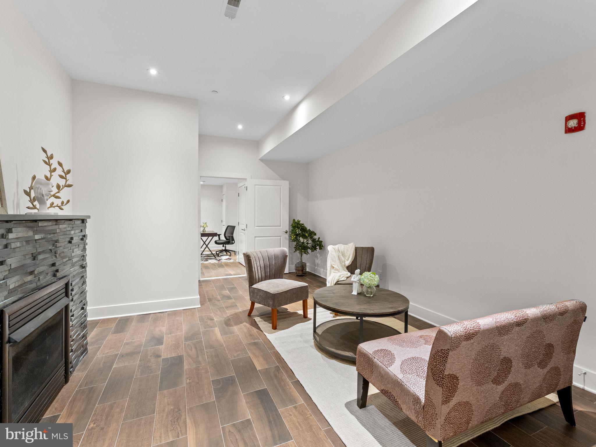 512 South Front Street, Unit 2 Philadelphia, PA 19147 - Photo 38 of 52