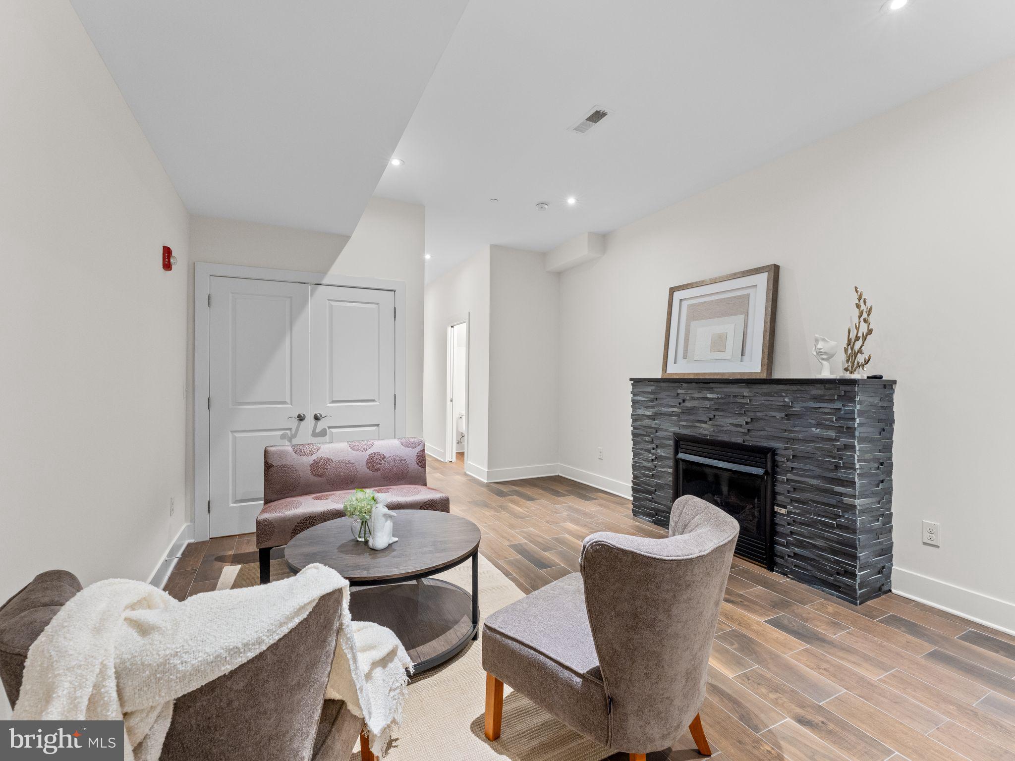 512 South Front Street, Unit 2 Philadelphia, PA 19147 - Photo 39 of 52