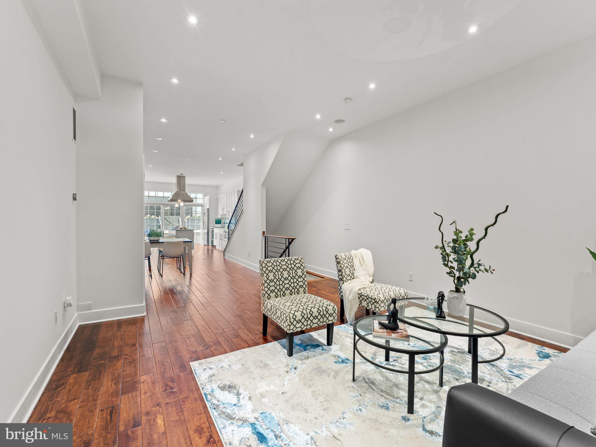 512 South Front Street, Unit 2 Philadelphia, PA 19147 - Photo 5 of 52