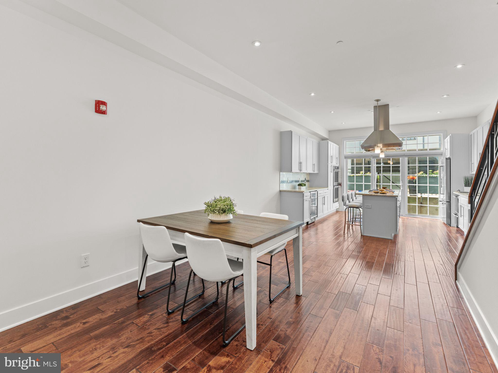 512 South Front Street, Unit 2 Philadelphia, PA 19147 - Photo 7 of 52