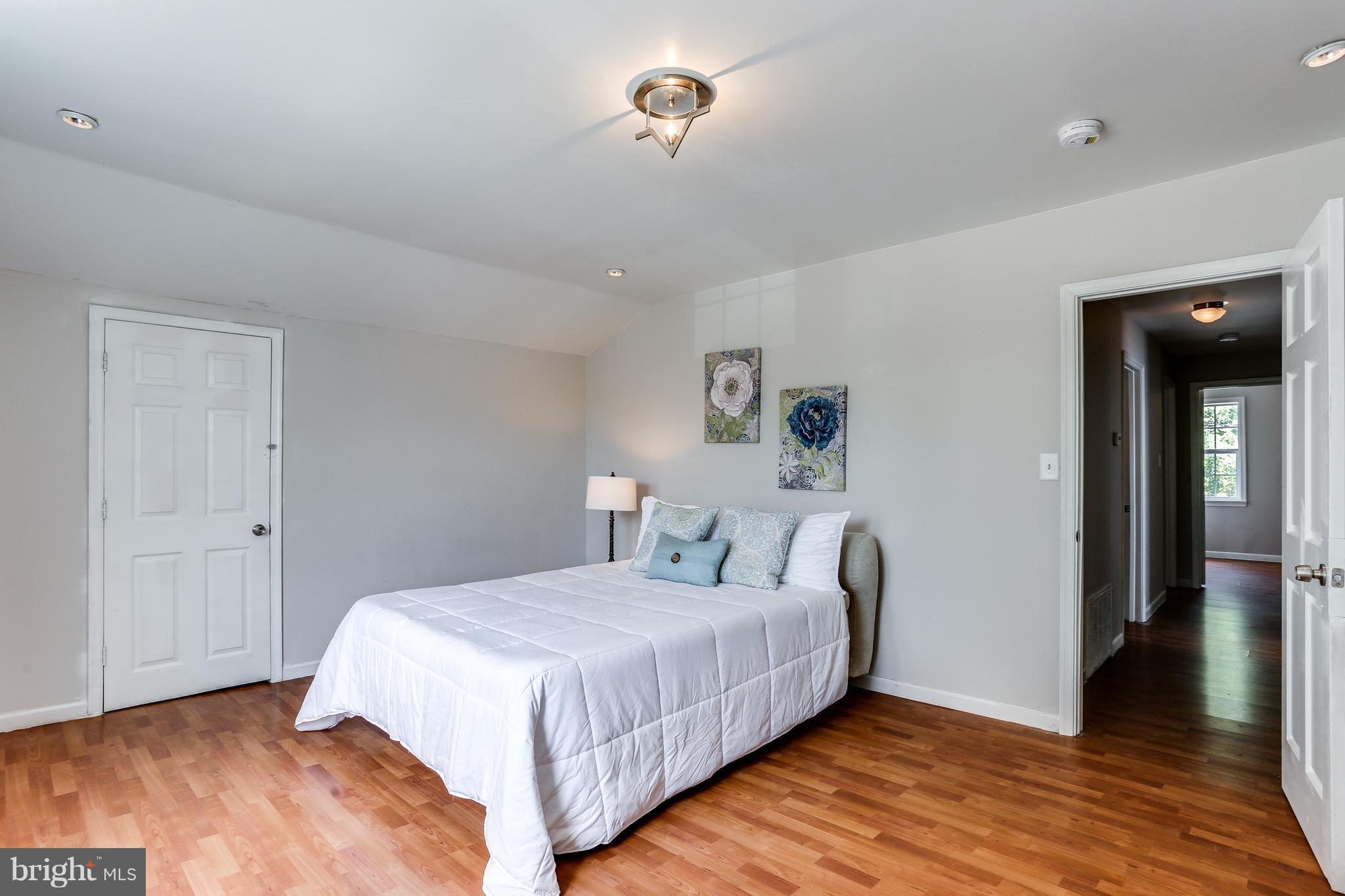 4504 Ritchie Highway Baltimore, MD 21225 - Photo 11 of 21 Large Master with Huge Closet