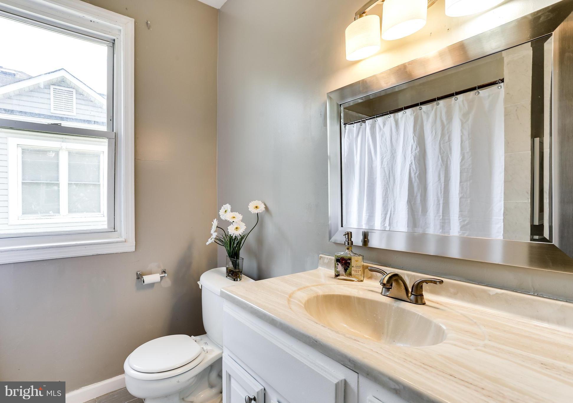 4504 Ritchie Highway Baltimore, MD 21225 - Photo 8 of 21 Main Floor Full Bath