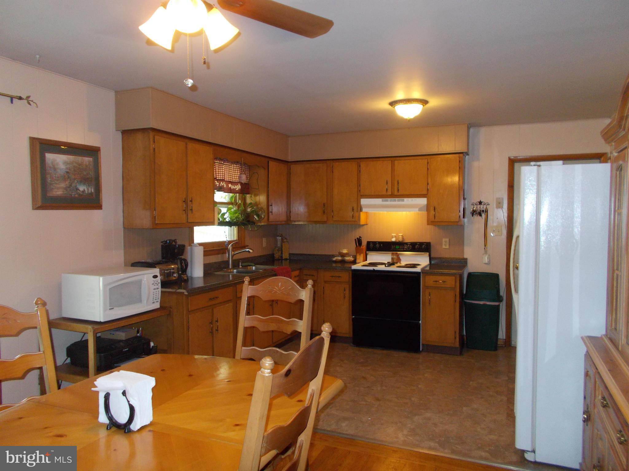 13159 Edgemont Road Smithsburg, MD 21783 - Photo 6 of 30 Kitchen