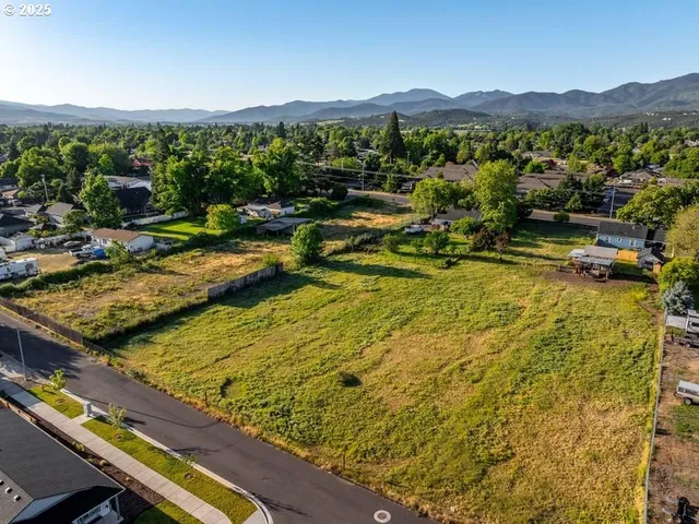 $270,000 | Stewart Avenue, Medford, OR 97501