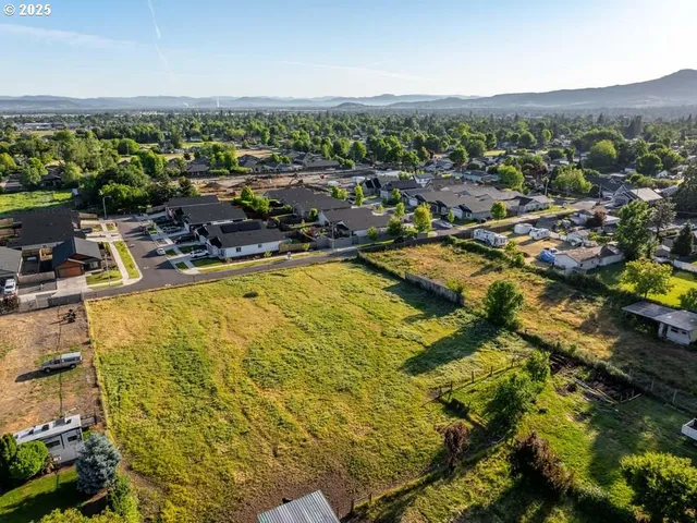 $270,000 | Stewart Avenue, Medford, OR 97501