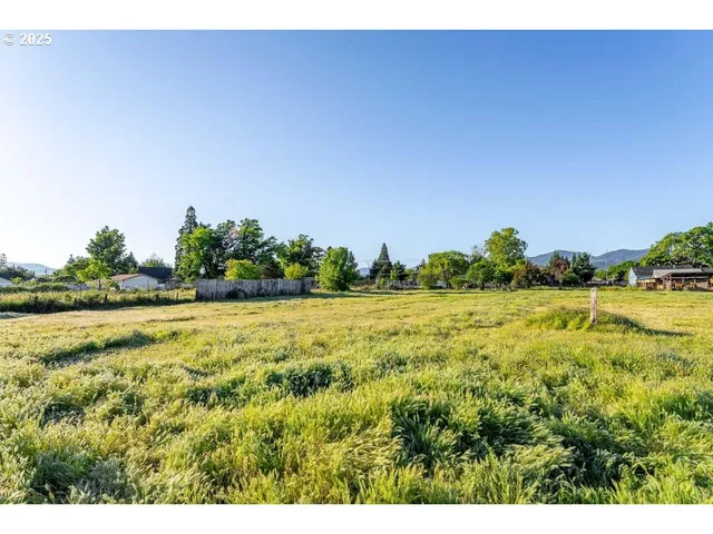 $270,000 | Stewart Avenue, Medford, OR 97501