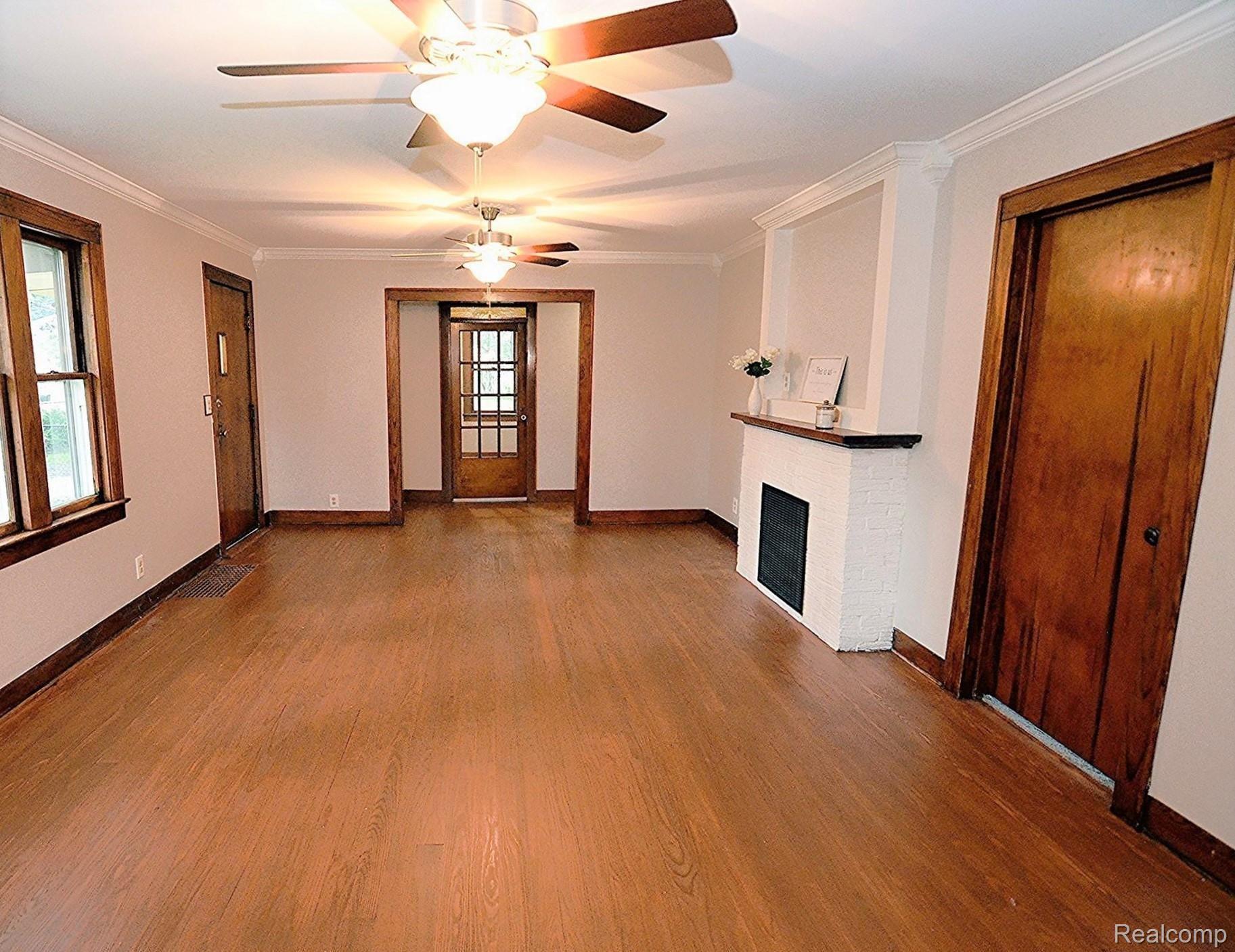 AWESOME MANTLED GATHERING ROOM