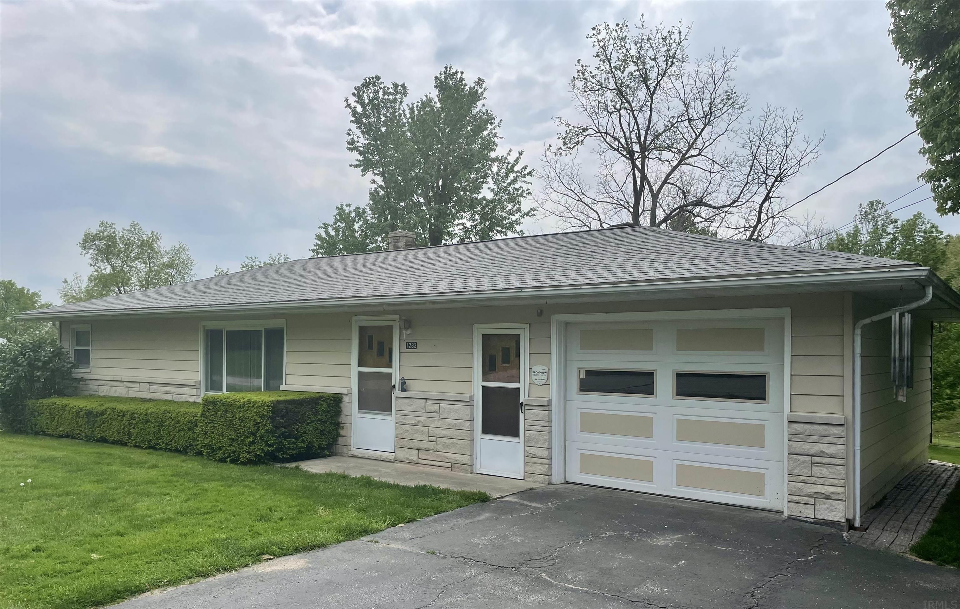 1283 North Hartstrait Road Bloomington, IN 47404 - Photo 1 of 17 Gallery Image 1