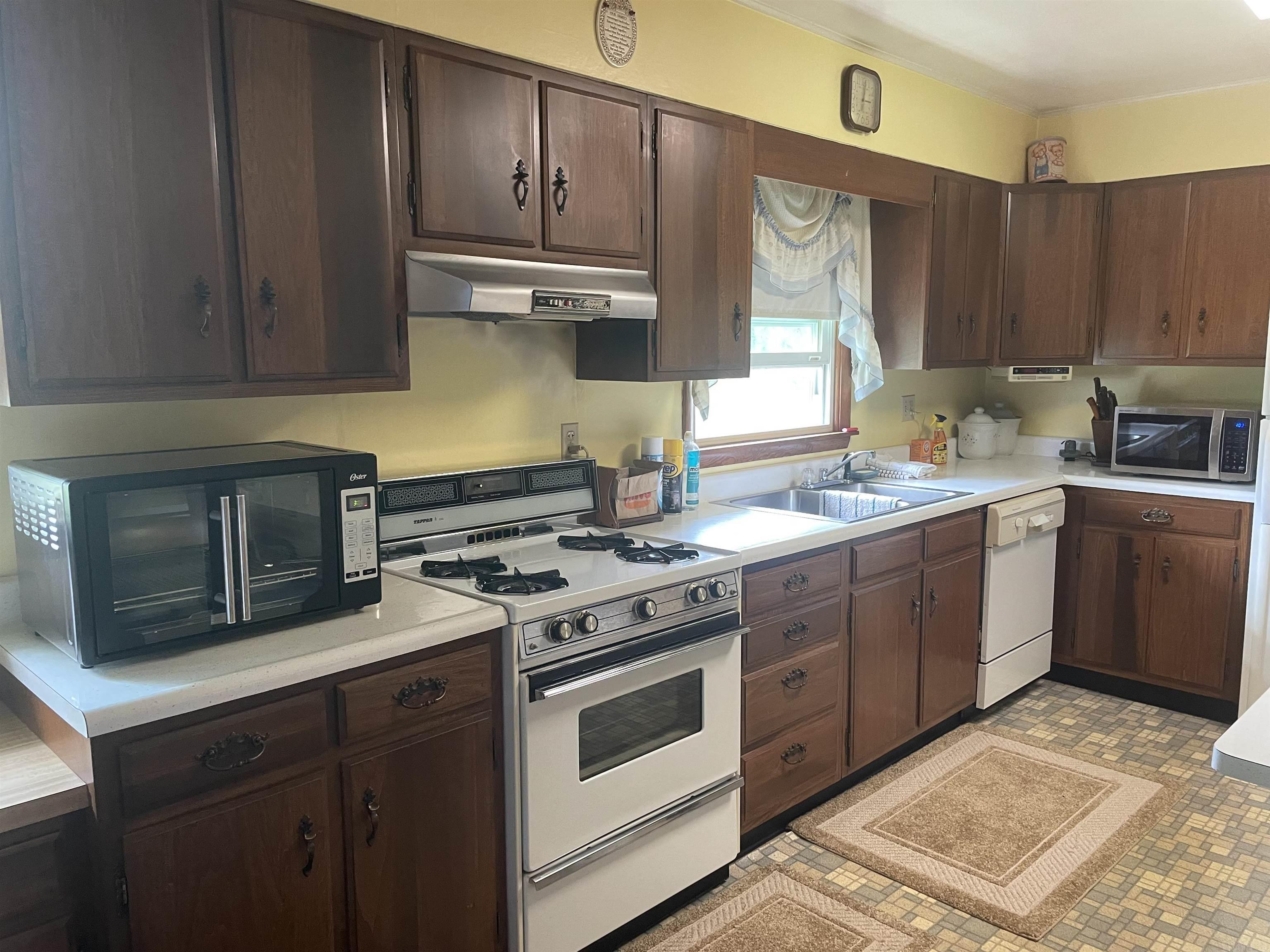 1283 North Hartstrait Road Bloomington, IN 47404 - Photo 5 of 17 Gallery Image 5
