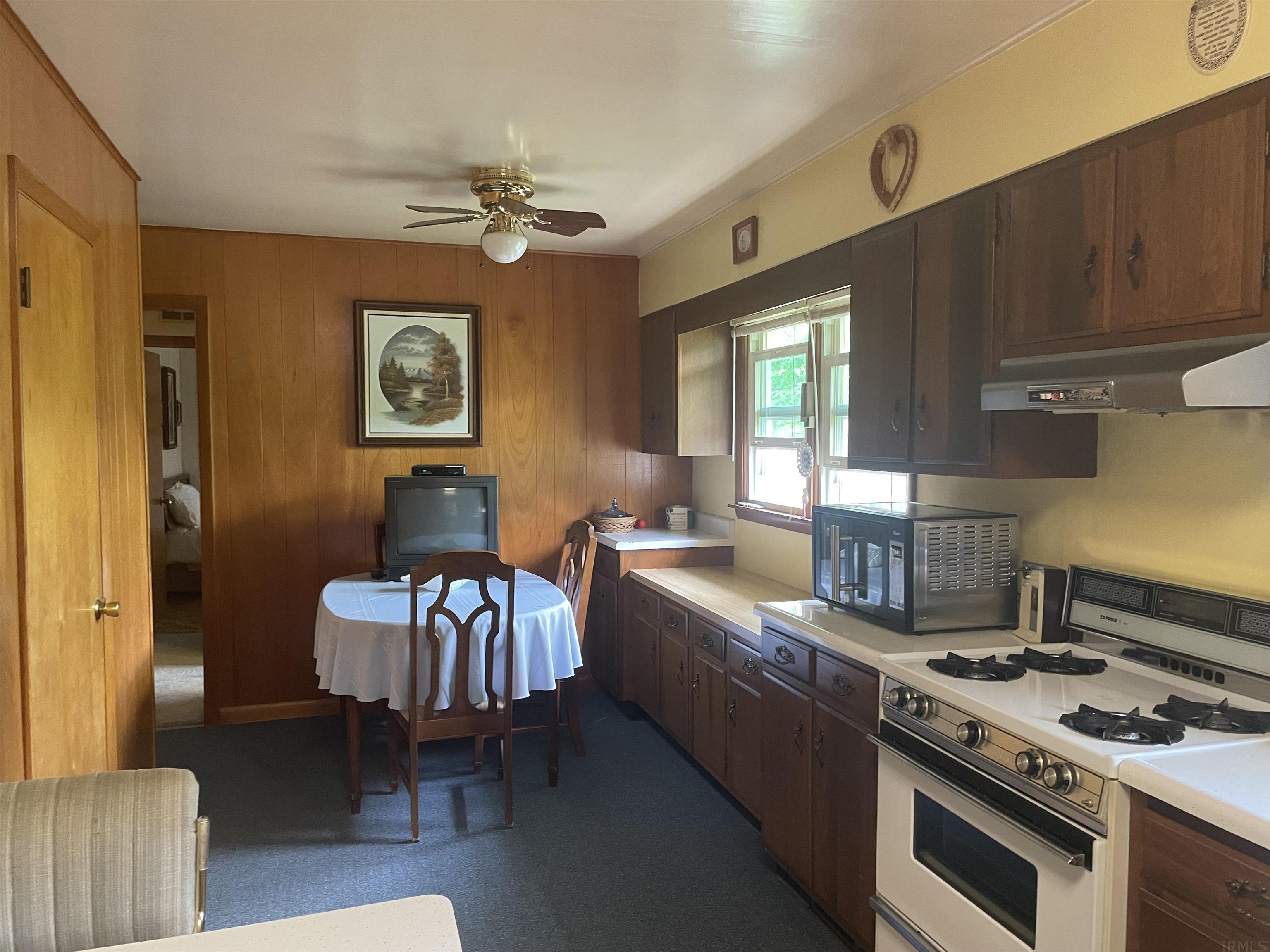 1283 North Hartstrait Road Bloomington, IN 47404 - Photo 7 of 17 Gallery Image 7