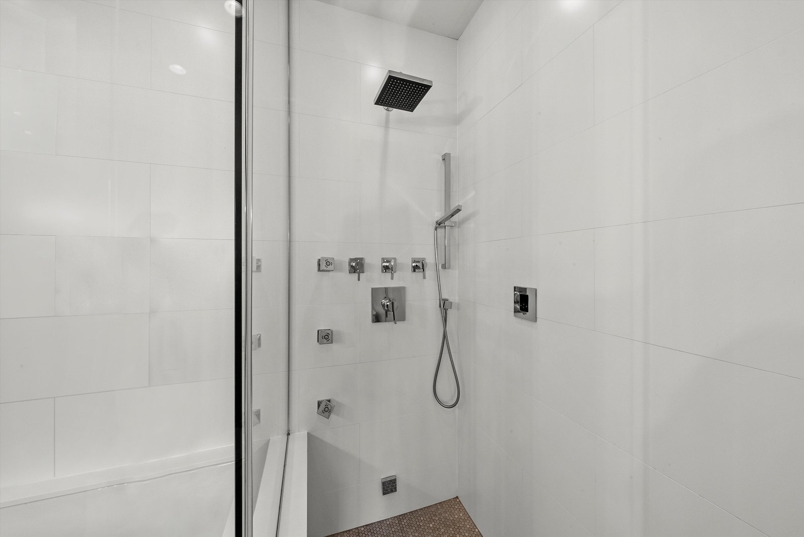 1258 North Milwaukee Avenue, Unit 3N Chicago, IL 60622 - Photo 21 of 36 a bathroom with a shower