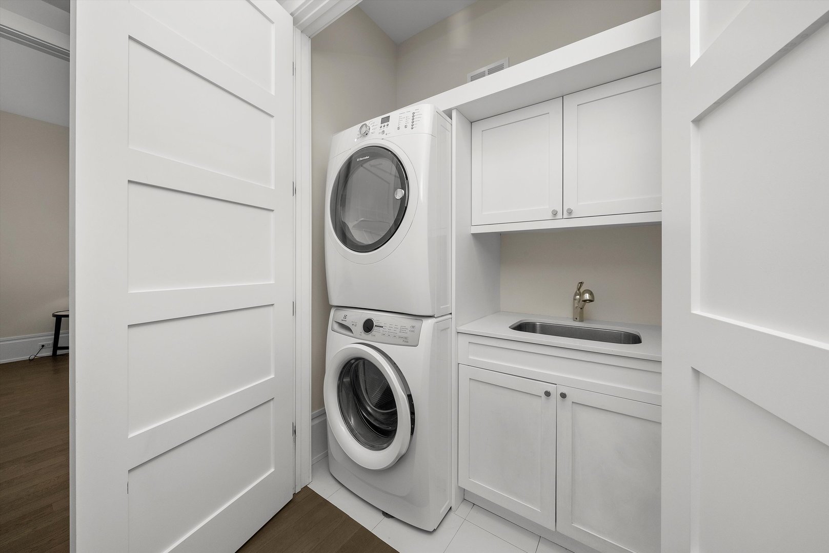 1258 North Milwaukee Avenue, Unit 3N Chicago, IL 60622 - Photo 26 of 36 a utility room with dryer and washer