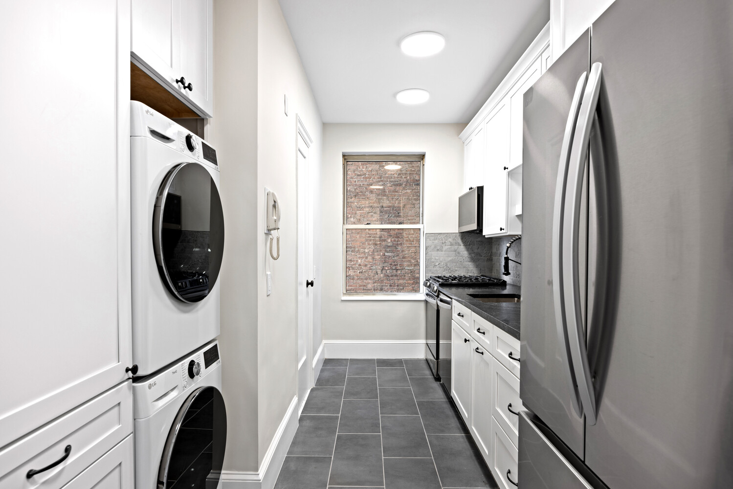 40 West 77th Street, Unit 10D Manhattan, NY 10024 - Photo 5 of 9 a kitchen with a washer and dryer