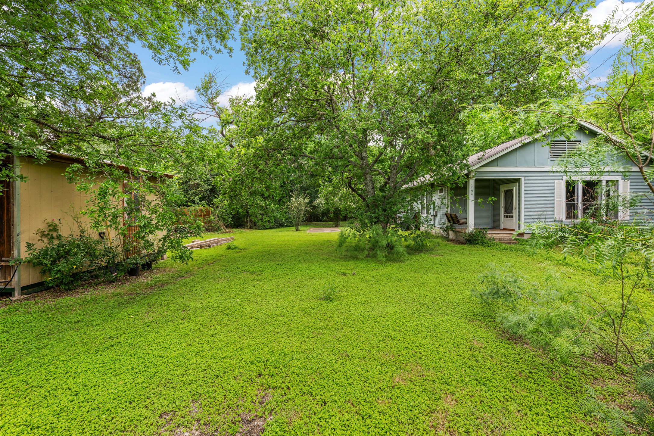 1132 Eleanor Street Austin, TX 78721 - Photo 4 of 14 The house to the right is on the adjacent lot