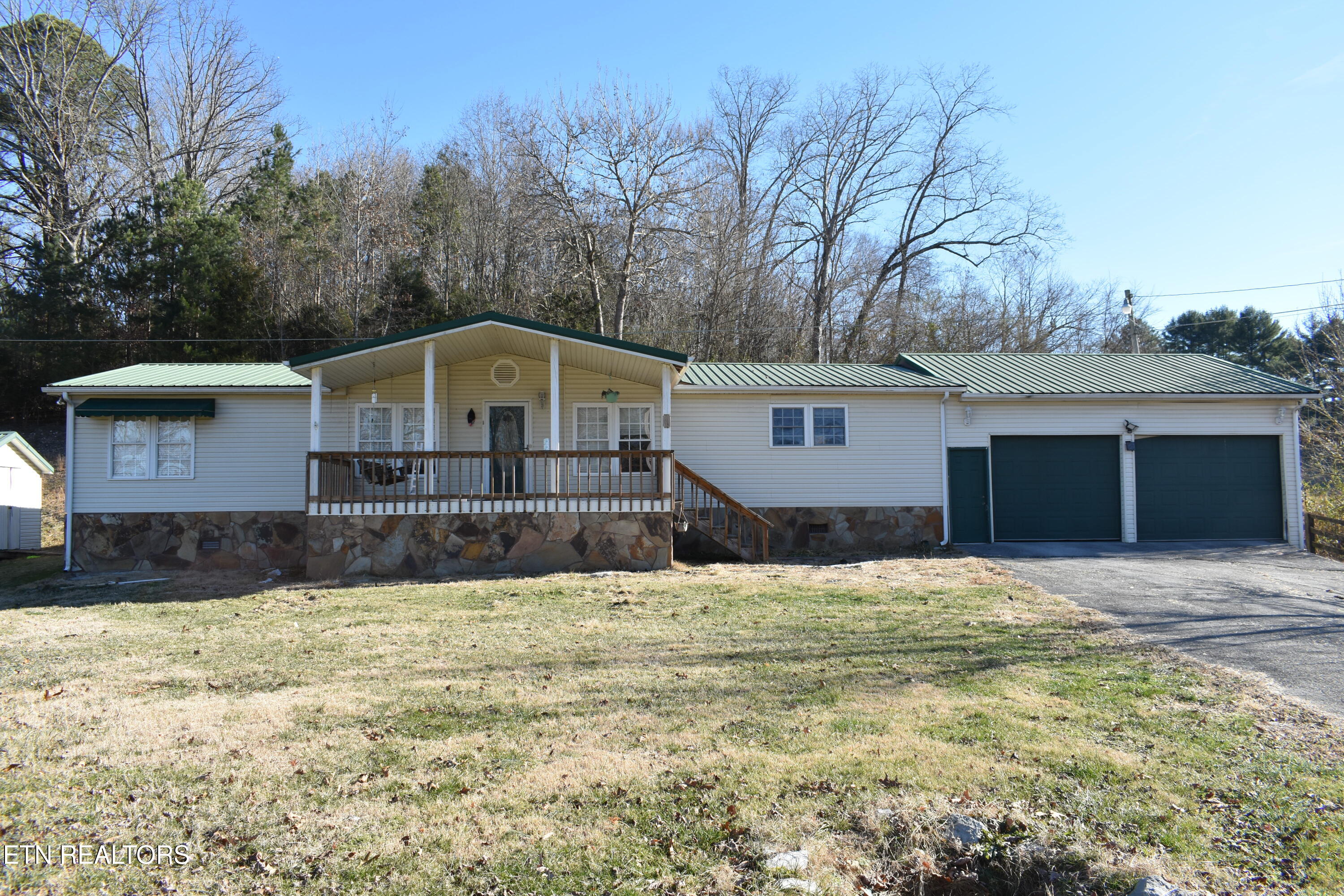 283 Hunley Road Speedwell, TN 37870 - Photo 3 of 21 DSC_8648