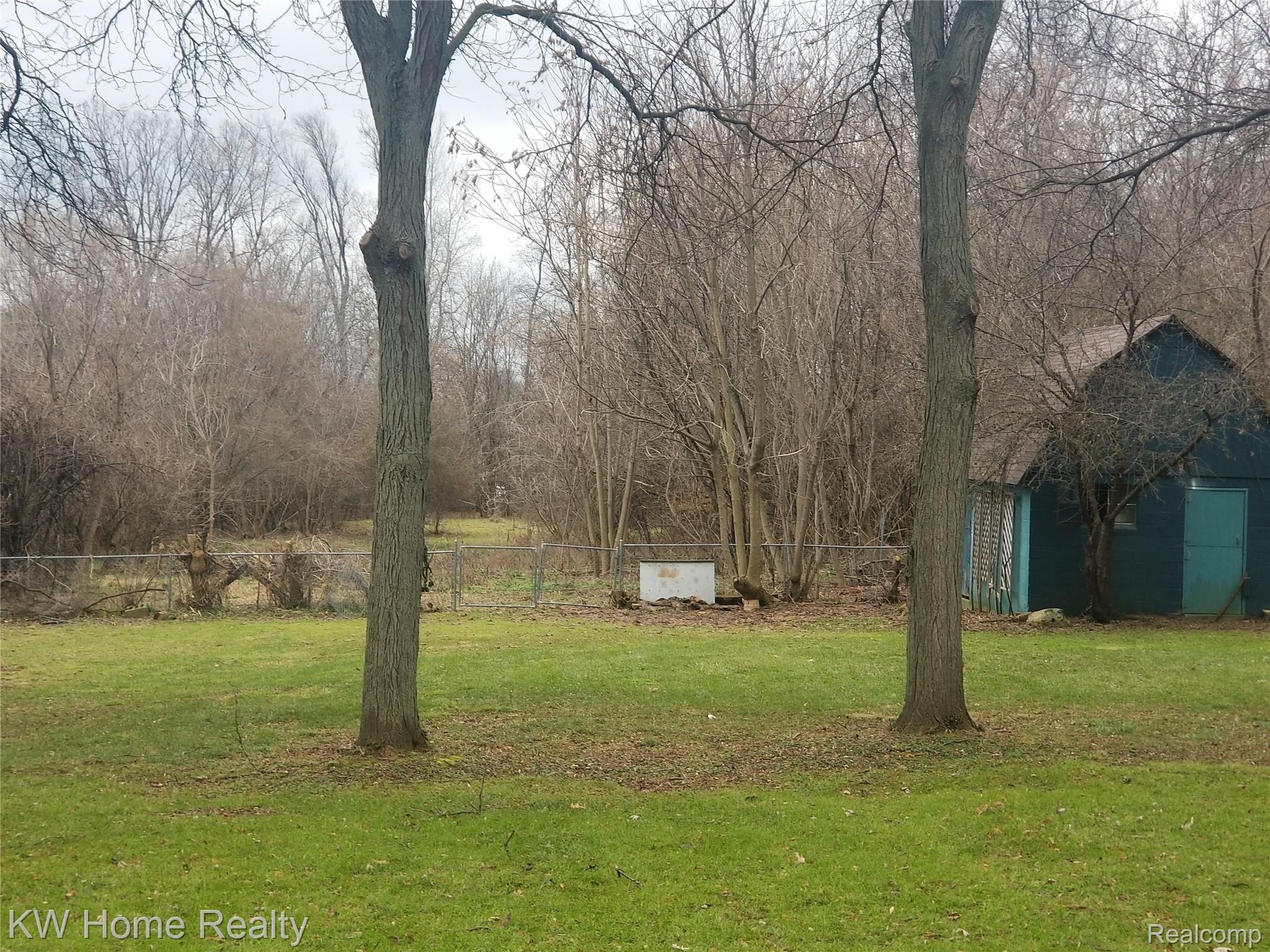 25815 Farmbrook Road Southfield, MI 48034 - Photo 22 of 34 REAR OF YARD AND BARN