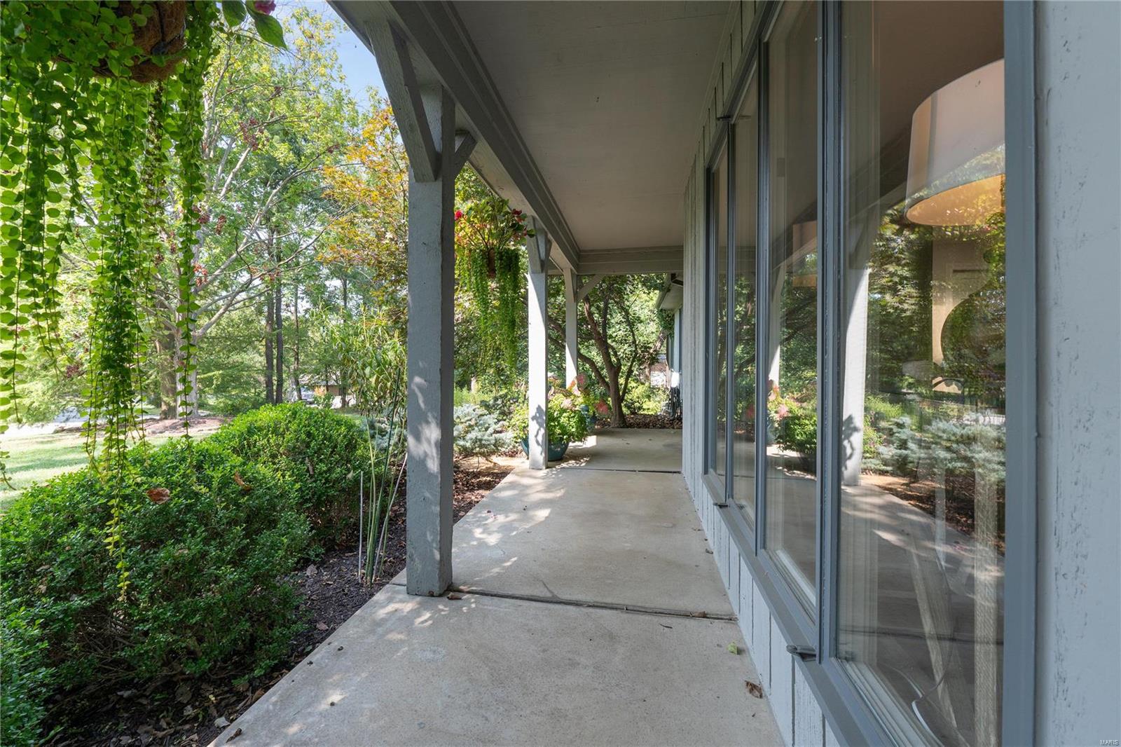 1947 Grassy Ridge Road Kirkwood, MO 63122 - Photo 3 of 42