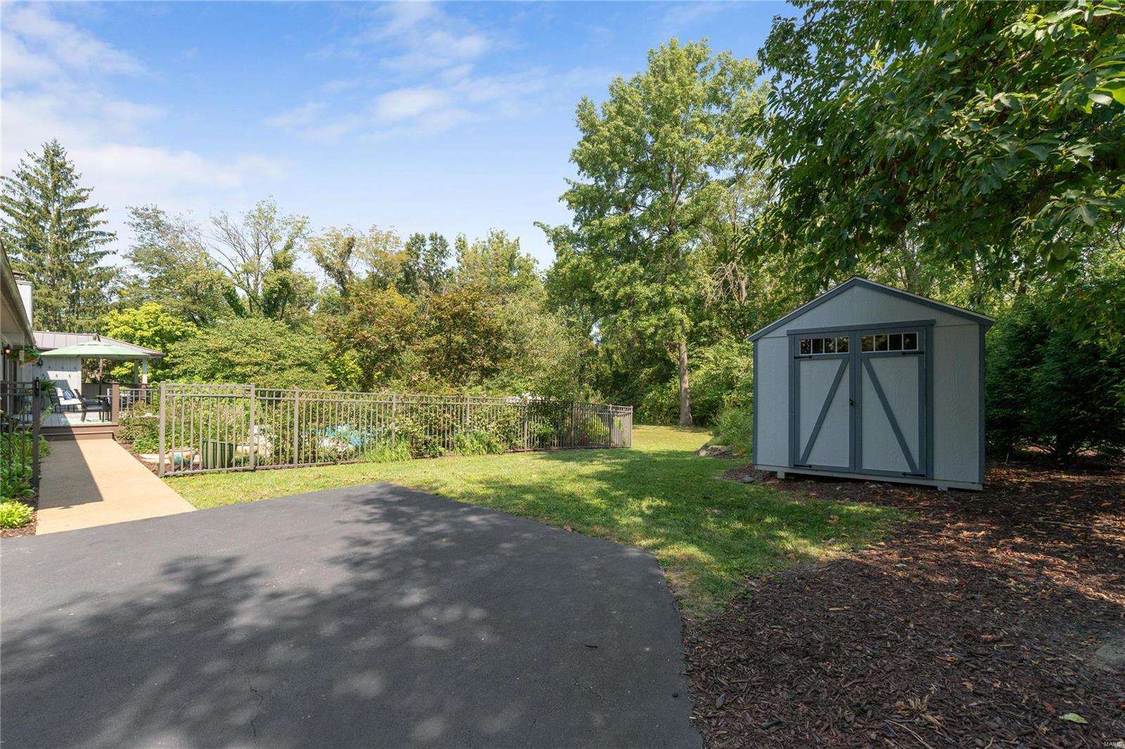 1947 Grassy Ridge Road Kirkwood, MO 63122 - Photo 36 of 42