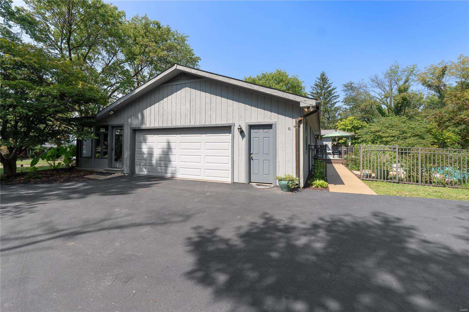 1947 Grassy Ridge Road Kirkwood, MO 63122 - Photo 37 of 42