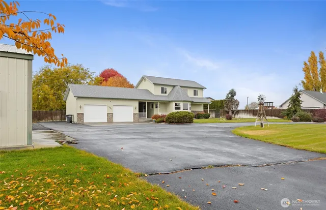 a view of a house with a yard and balcony