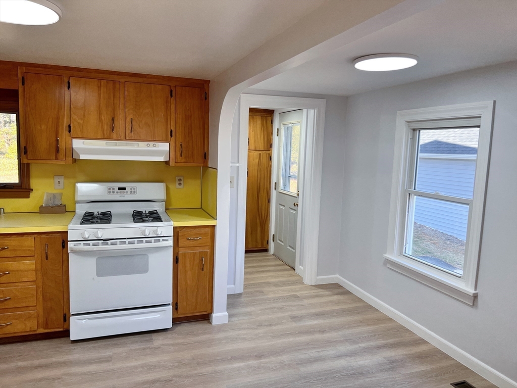 342 Old Connecticut Path Framingham, MA 01701 - Photo 6 of 16