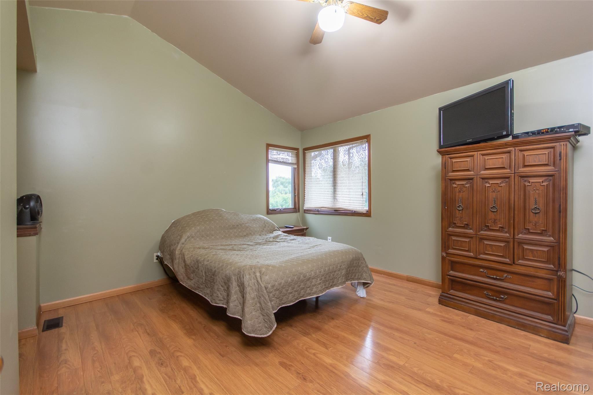 6470 Hartland Road Fenton, MI 48430 - Photo 30 of 39 DSC_7851.jpg