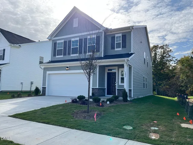 a view of a yard in front of a house