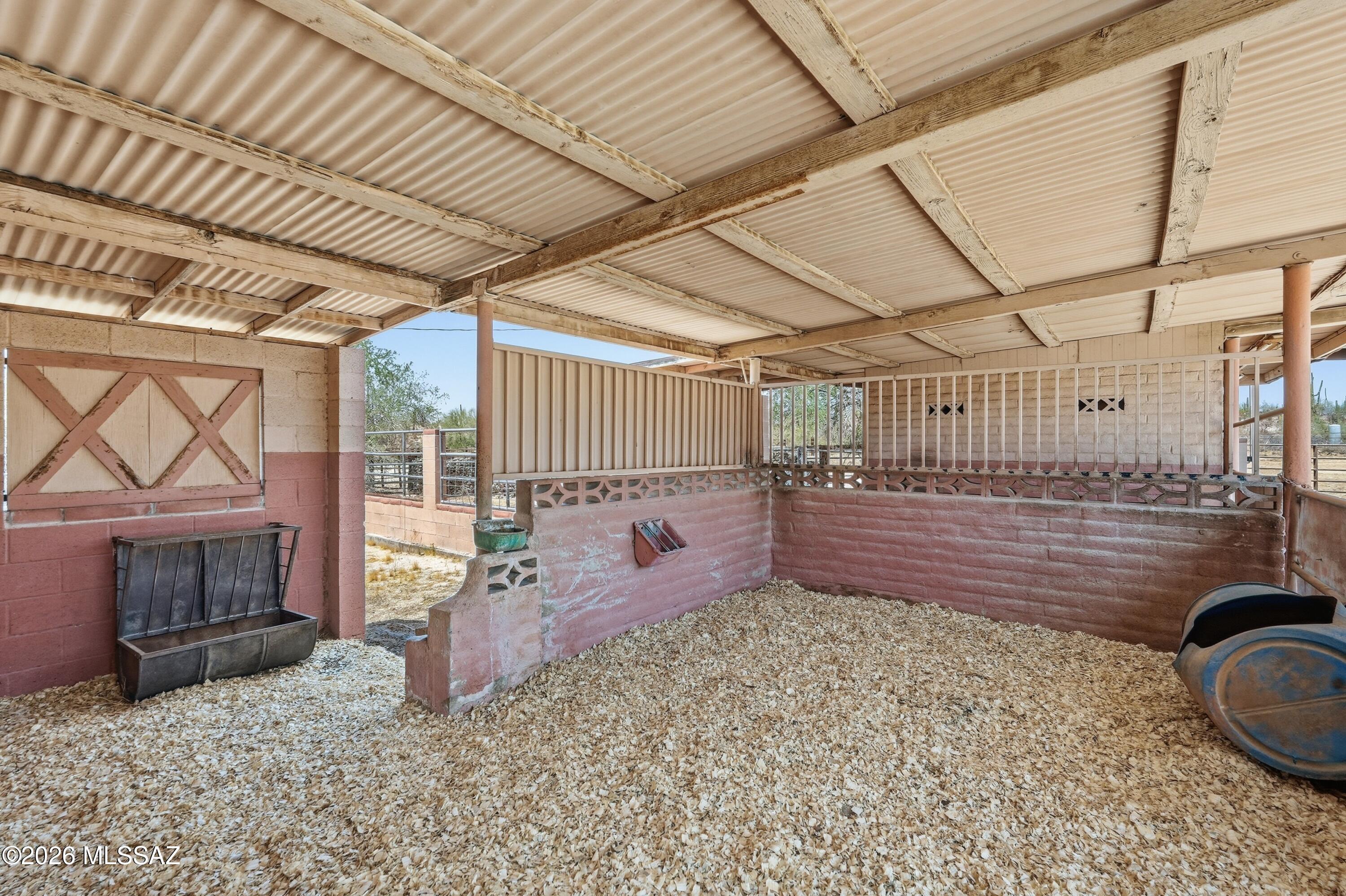 5000 West Cortaro Farms Road Tucson, AZ 85742 - Photo 30 of 40 Horse stall