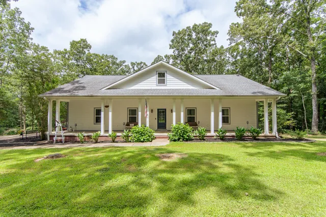 $399,500 | 40 Suzy Cove, Savannah, TN 38372