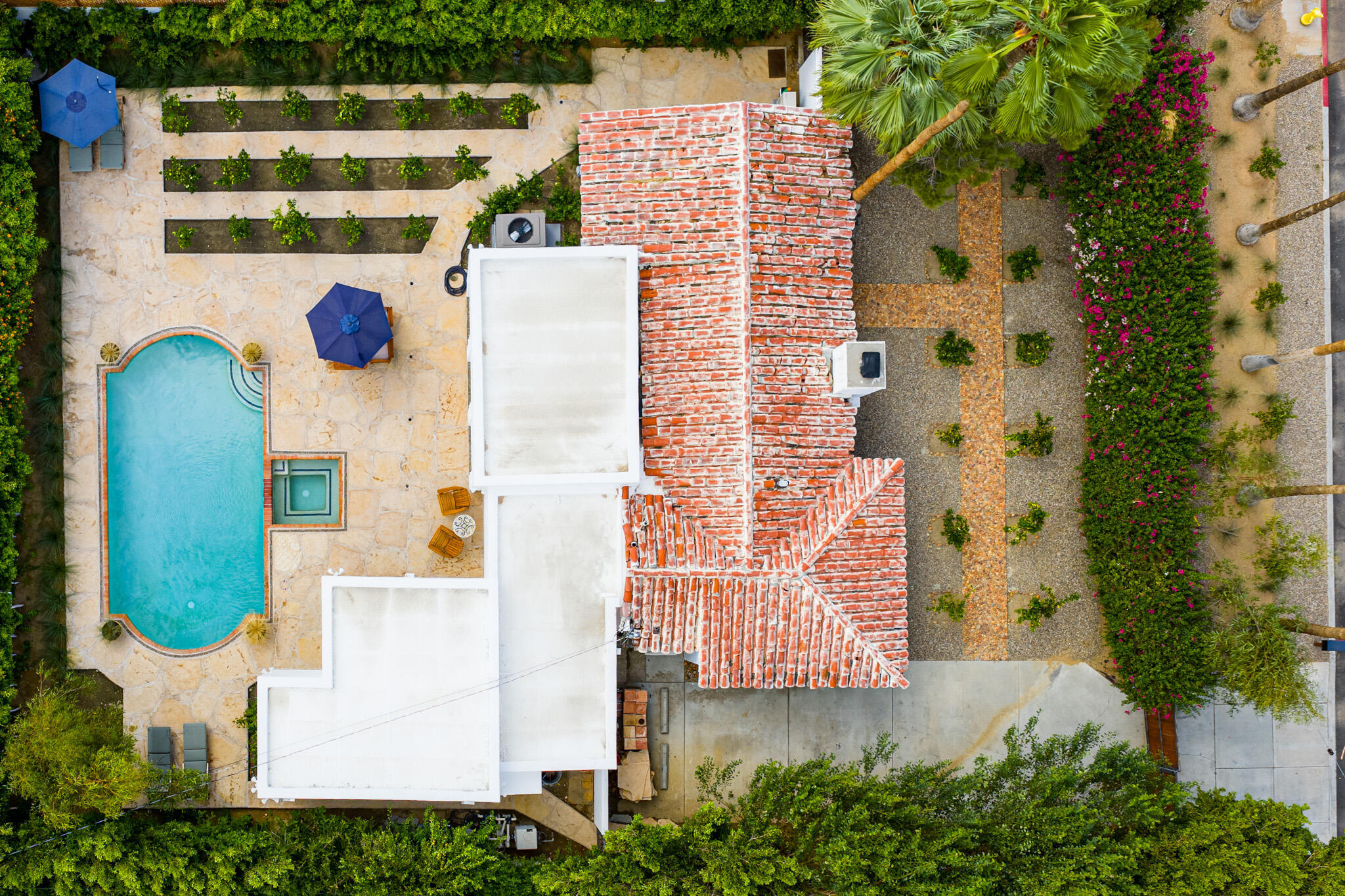 439 East Sonora Road Palm Springs, CA 92264 - Photo 2 of 26 20250903191148978399000000-o