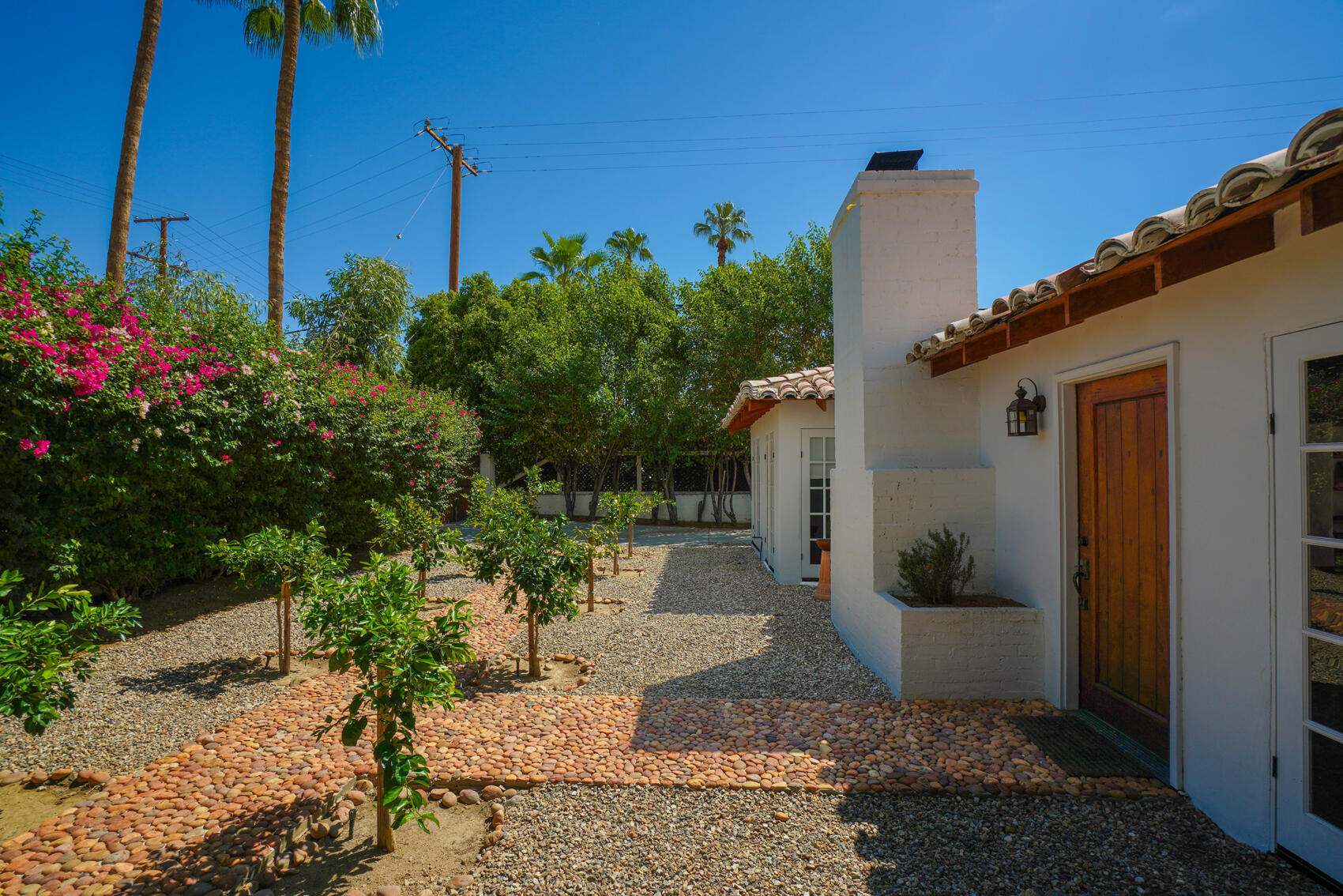 439 East Sonora Road Palm Springs, CA 92264 - Photo 8 of 26 20250903191110866964000000-o