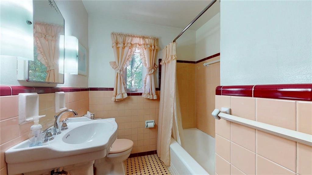 431 Edgewood Road Pittsburgh, PA 15221 - Photo 13 of 24 Gallery Image 13
