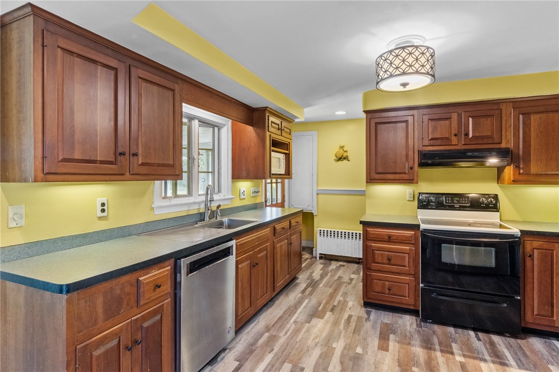 54 Durfee Road Tiverton, RI 02878 - Photo 7 of 46