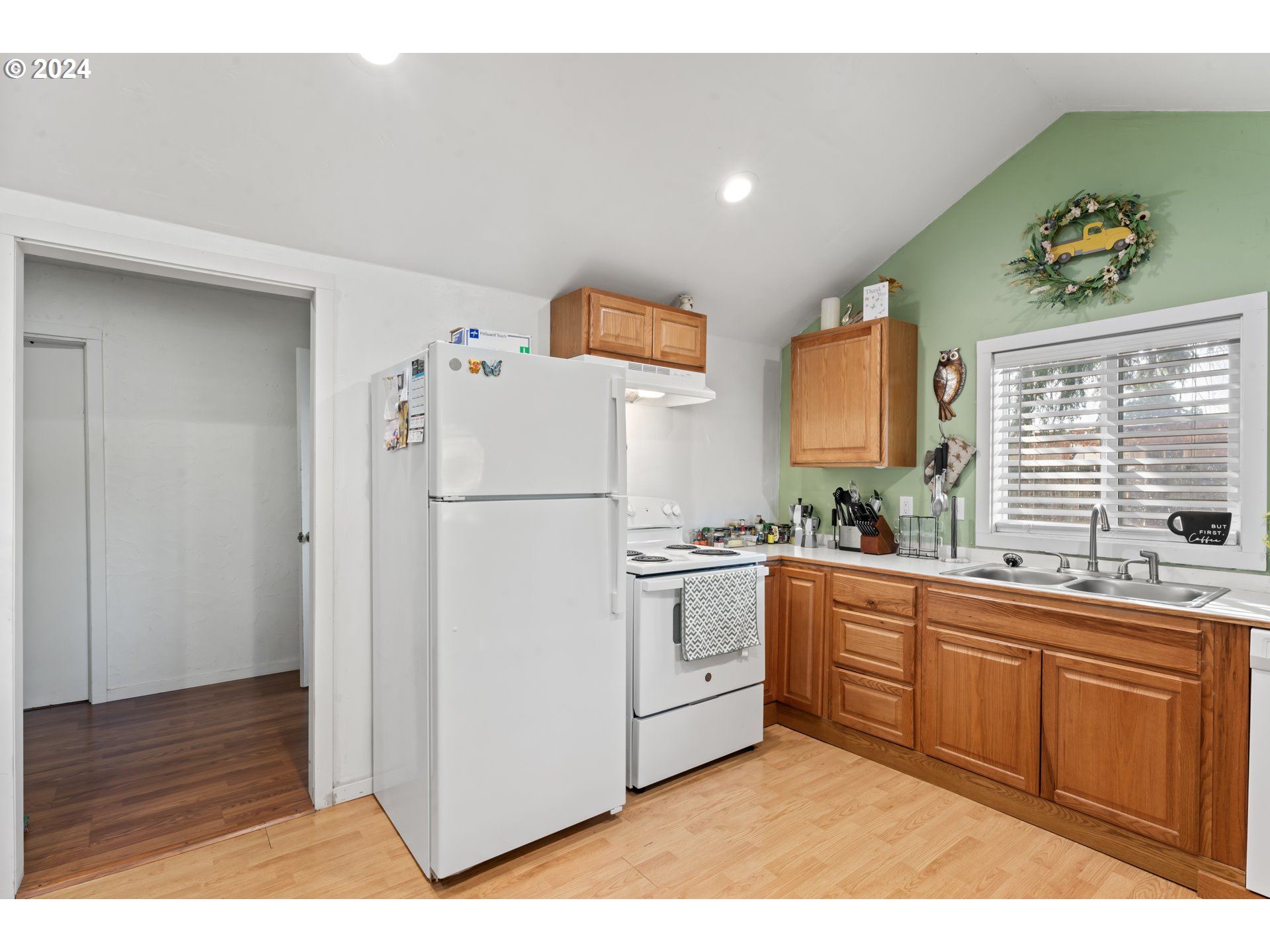 4033 Camellia Street Springfield, OR 97478 - Photo 4 of 30 Gallery Image 4