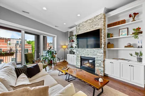 $685,000 | 5008 North Lincoln Avenue, Unit 3S, Chicago, IL 60625