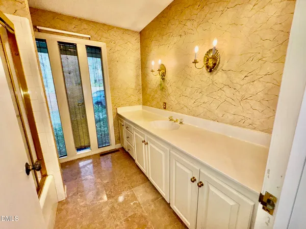 $689,900 | 206 Beechwood Trail, Henderson, NC 27536