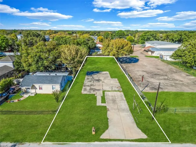 a view of an outdoor space