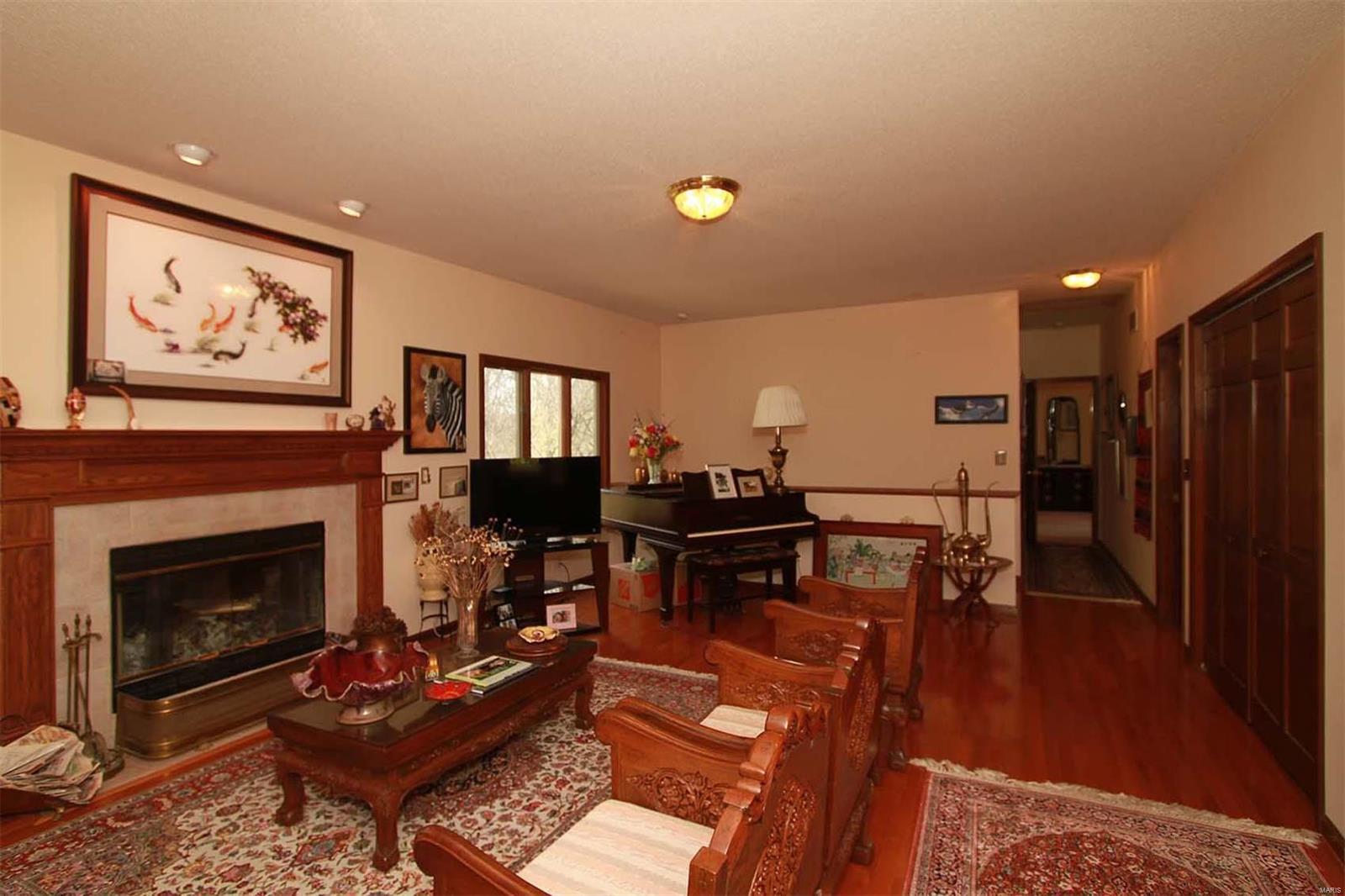 5953 Old Poag Road Edwardsville, IL 62025 - Photo 8 of 41 Gallery Image 8