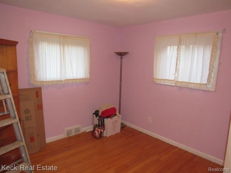 8055 Pardee Road Taylor, MI 48180 - Photo 9 of 13 8055 Pardee (11).JPG