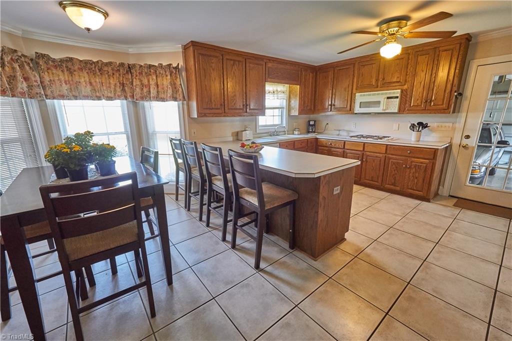 3337 New Salem Road Climax, NC 27233 - Photo 9 of 30 Kitchen and Breakfast