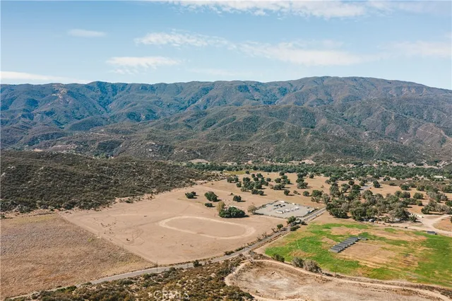 a view of a dry field