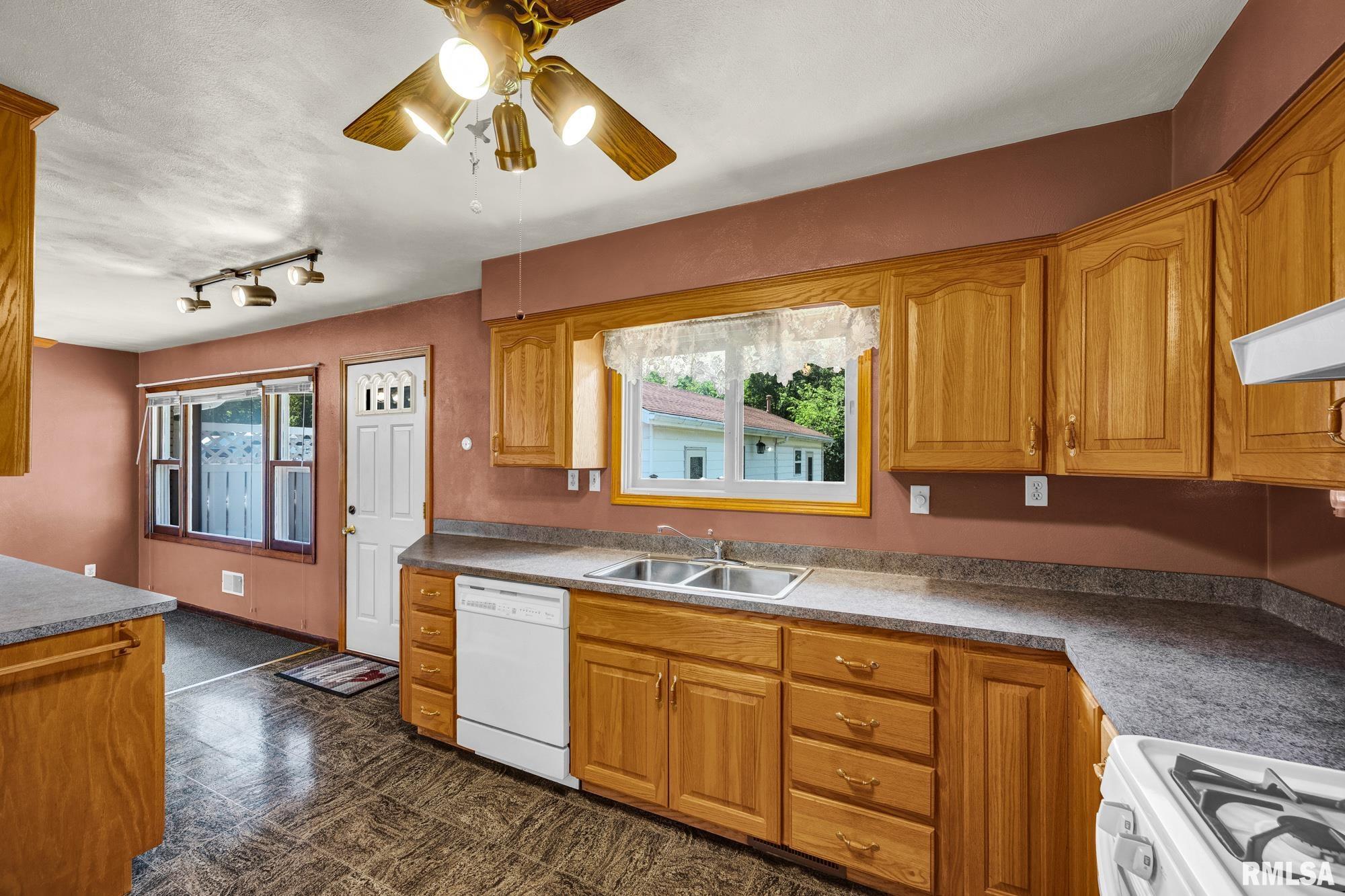 2008 Lighter Street Pekin, IL 61554 - Photo 12 of 27