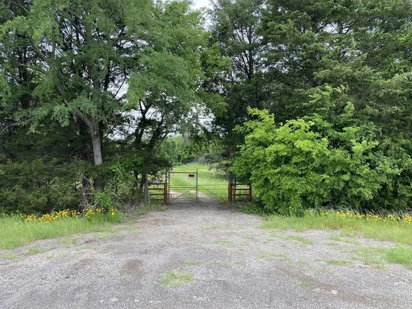 $995,000 | 3402 I-20 Street North, Van, TX 75790