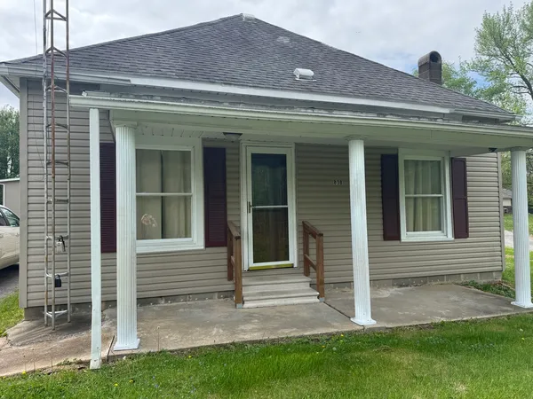 $89,900 | 818 East Belleville Avenue, Christopher, IL 62822