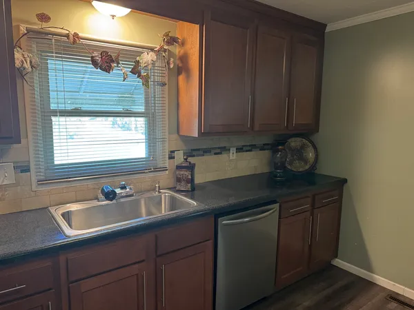 $89,900 | 818 East Belleville Avenue, Christopher, IL 62822