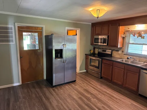 $89,900 | 818 East Belleville Avenue, Christopher, IL 62822