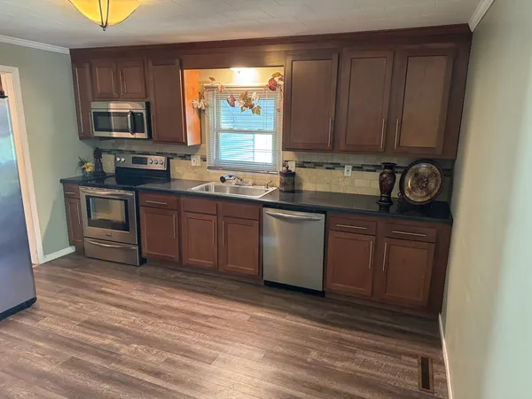 $89,900 | 818 East Belleville Avenue, Christopher, IL 62822