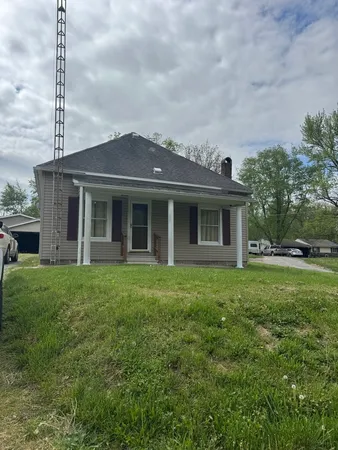 $89,900 | 818 East Belleville Avenue, Christopher, IL 62822